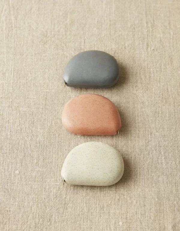 PEBBLETAPEMEASURE_MAIN_EARTHTONE_NEW2021_WebCrop_9295d5ea-2033-4c20-afc6-7ac21fa52e4a_1056x1232 Matavimo juosta CocoKnits