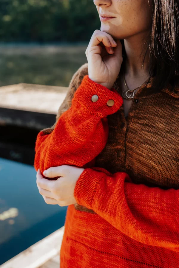 Lindsey-Fowler.Daybreak_Pullover.eng Knyga TRAILS & VALLEYS: KNITWEAR FOR FAMILY ADVENTURES