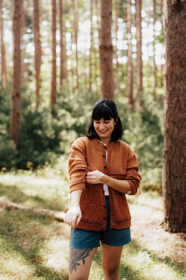 Lindsey-Fowler.Switchback_Jacket.eng Knyga TRAILS & VALLEYS: KNITWEAR FOR FAMILY ADVENTURES