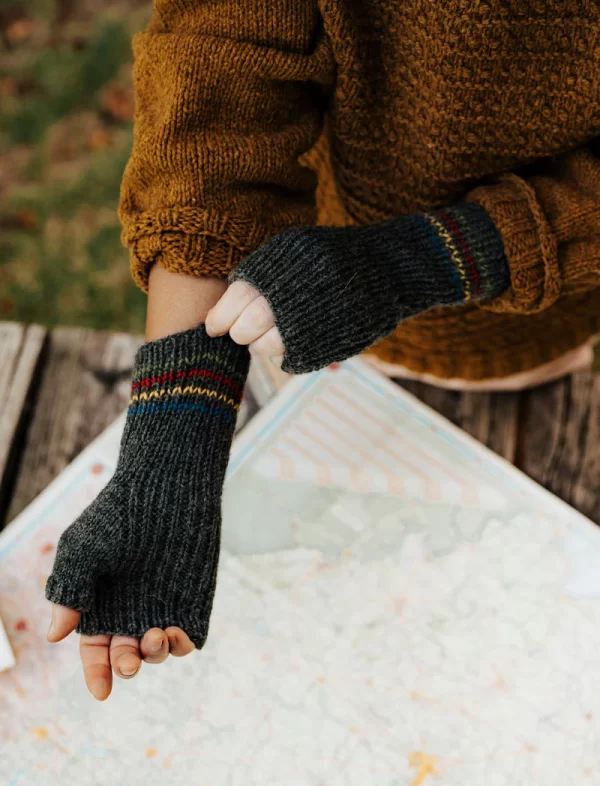Lindsey-Fowler.Trail_Marker_Mitts.eng Knyga TRAILS & VALLEYS: KNITWEAR FOR FAMILY ADVENTURES