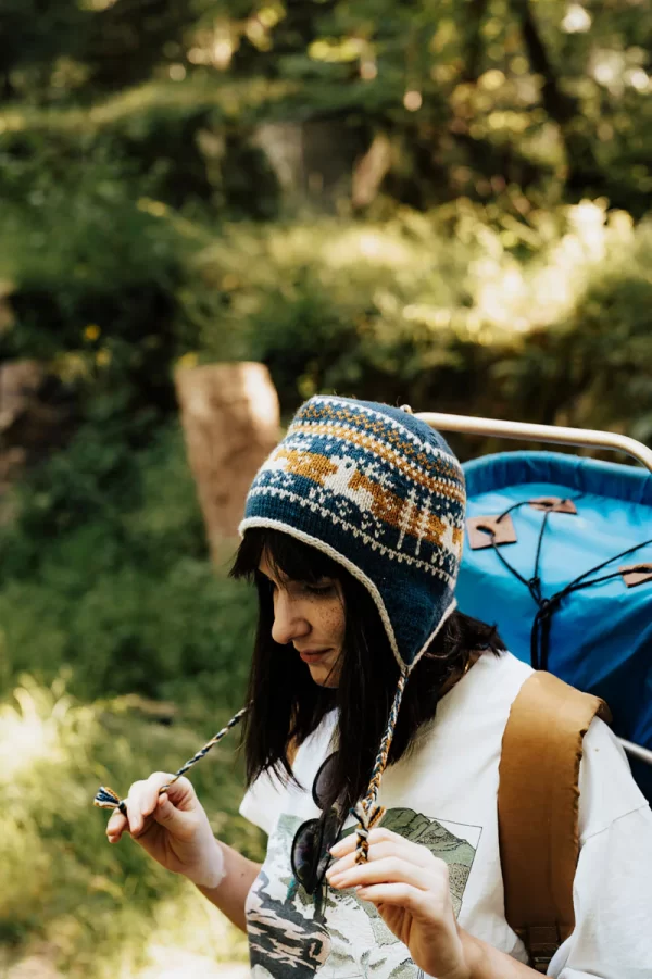 LindseyF_Treelinehat_pysty.eng Knyga TRAILS & VALLEYS: KNITWEAR FOR FAMILY ADVENTURES