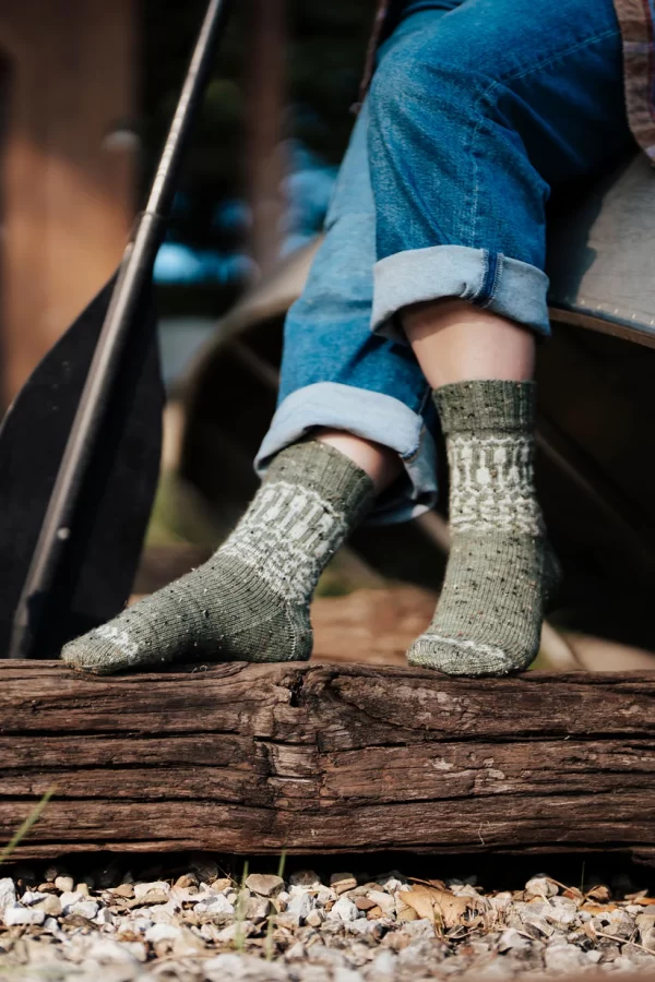LindseyF_docksidesocks.eng Knyga TRAILS & VALLEYS: KNITWEAR FOR FAMILY ADVENTURES