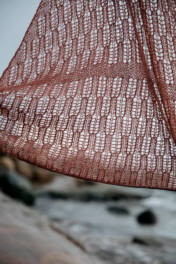 PauliinaKuunsola_SoothingStitches_Rhodonite Knyga SOOTHING STITCHES: KNITS FOR A QUIET MIND