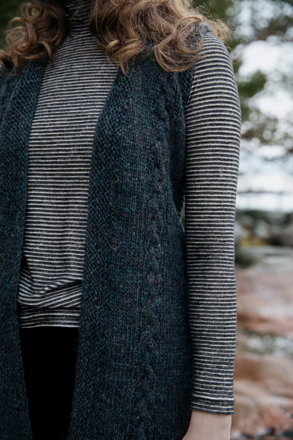 pauliina_II_pitka_liivi_7 Knyga SOOTHING STITCHES: KNITS FOR A QUIET MIND